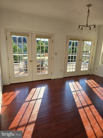 625 WARMINSTER LN, Lititz, PA 17543