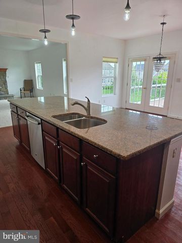 625 WARMINSTER LN, Lititz, PA 17543