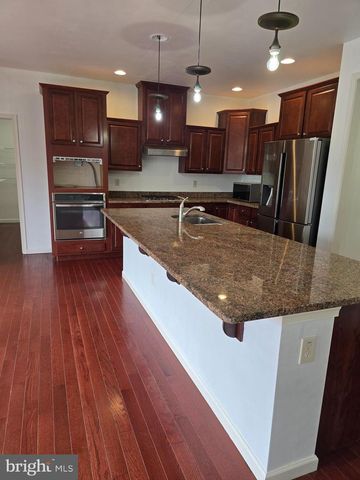 625 WARMINSTER LN, Lititz, PA 17543