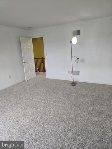 625 WARMINSTER LN, Lititz, PA 17543