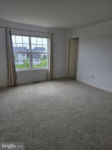 625 WARMINSTER LN, Lititz, PA 17543