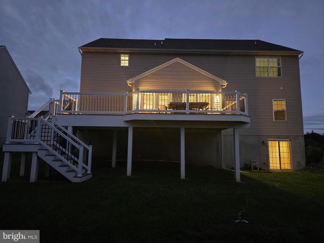 625 WARMINSTER LN, Lititz, PA 17543