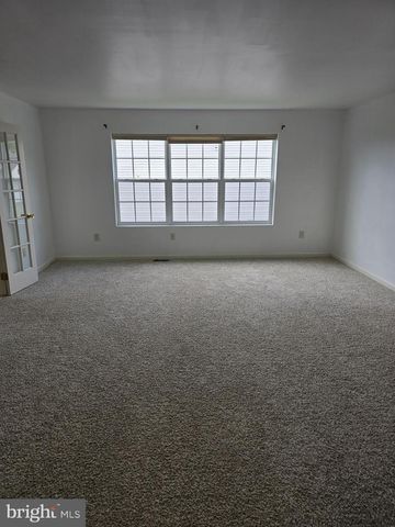 625 WARMINSTER LN, Lititz, PA 17543