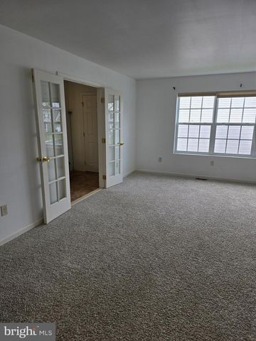 625 WARMINSTER LN, Lititz, PA 17543