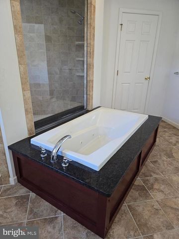 625 WARMINSTER LN, Lititz, PA 17543