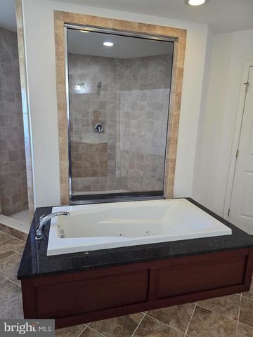 625 WARMINSTER LN, Lititz, PA 17543