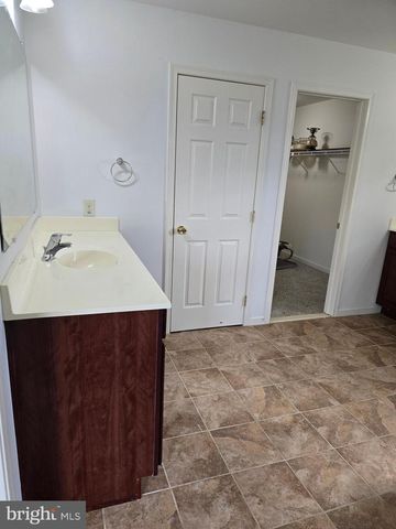 625 WARMINSTER LN, Lititz, PA 17543