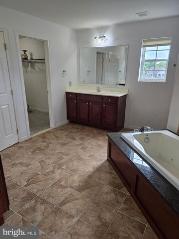 625 WARMINSTER LN, Lititz, PA 17543