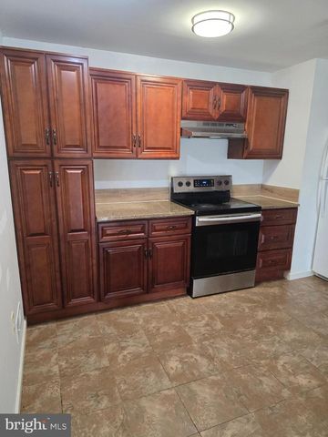 625 WARMINSTER LN, Lititz, PA 17543