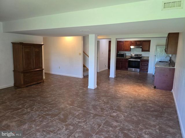 625 WARMINSTER LN, Lititz, PA 17543