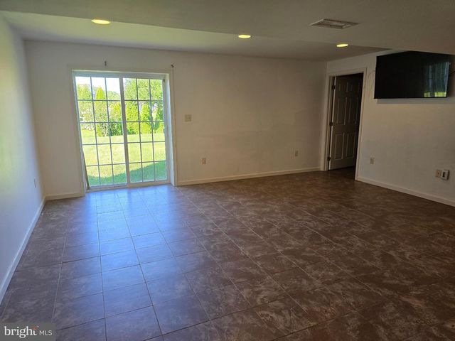 625 WARMINSTER LN, Lititz, PA 17543