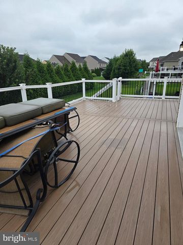 625 WARMINSTER LN, Lititz, PA 17543