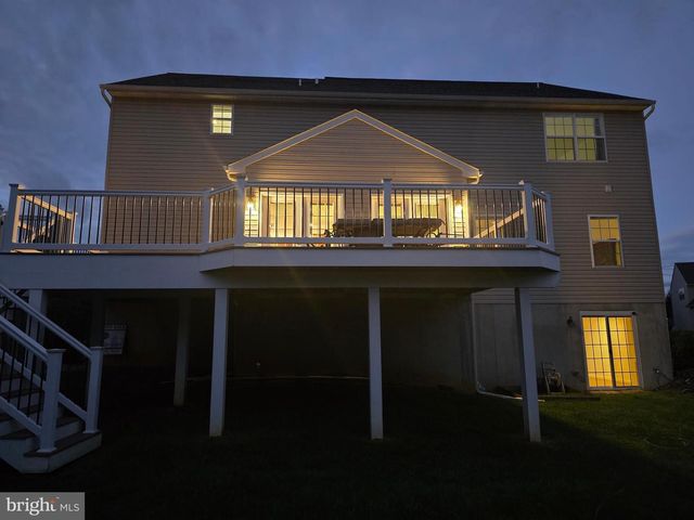 625 WARMINSTER LN, Lititz, PA 17543