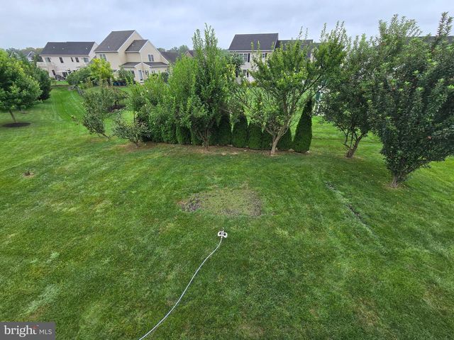 625 WARMINSTER LN, Lititz, PA 17543