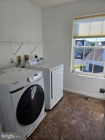 625 WARMINSTER LN, Lititz, PA 17543