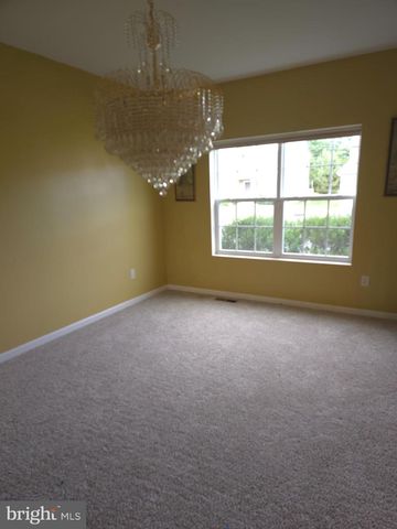 625 WARMINSTER LN, Lititz, PA 17543