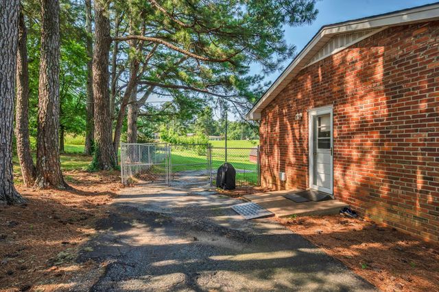 5058 New Chapel Rd, Springfield, TN 37172
