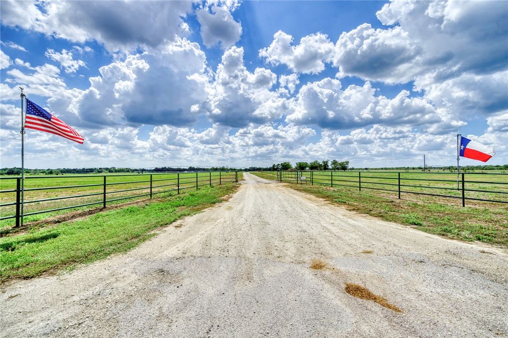 12068 Dunns Fort Road, Hearne, TX 77859 — exterior