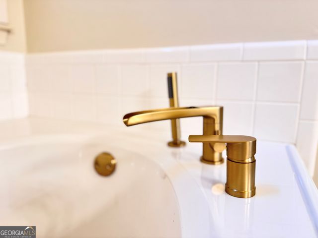 1210 Lancelot Court, Loganville, GA 30052