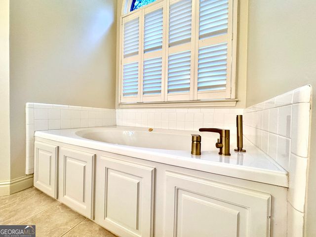 1210 Lancelot Court, Loganville, GA 30052