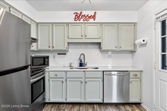 3414 Hunsinger Ln, Louisville, KY 40220