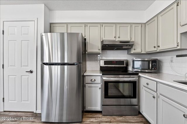 3414 Hunsinger Ln, Louisville, KY 40220