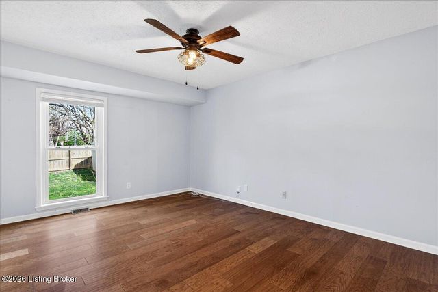 3414 Hunsinger Ln, Louisville, KY 40220