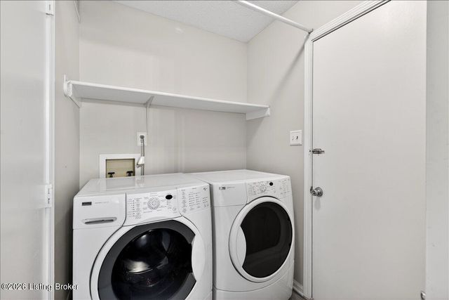 3414 Hunsinger Ln, Louisville, KY 40220