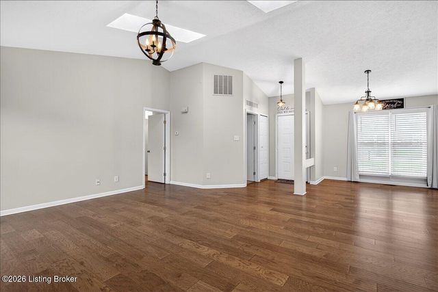 3414 Hunsinger Ln, Louisville, KY 40220