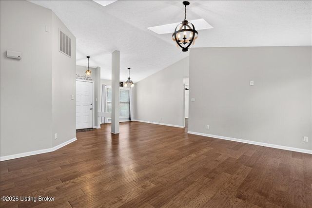 3414 Hunsinger Ln, Louisville, KY 40220