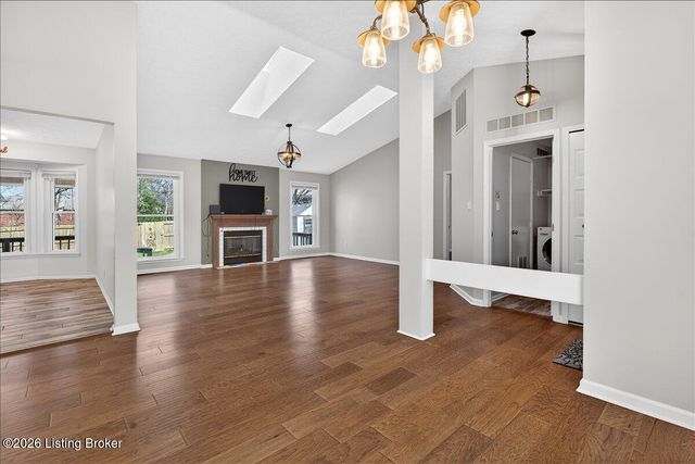 3414 Hunsinger Ln, Louisville, KY 40220