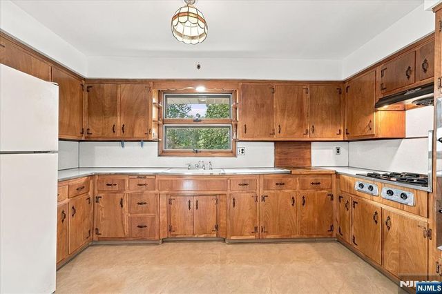 261 Gaston Avenue, Garfield, NJ 07026