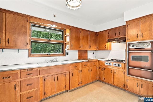261 Gaston Avenue, Garfield, NJ 07026