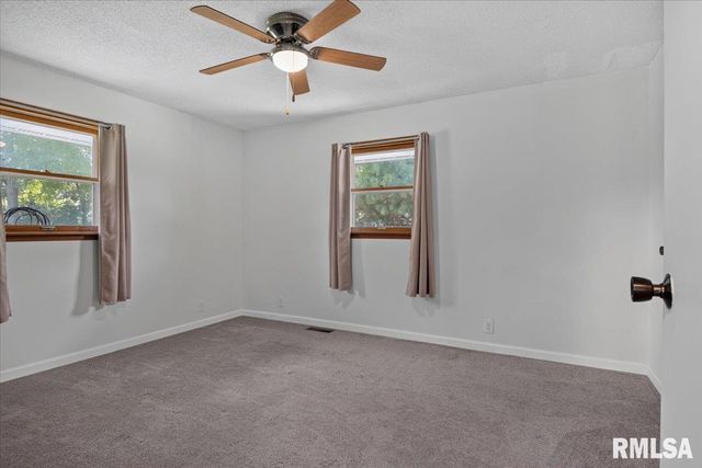 1277 S Wake Road, New Berlin, IL 62670