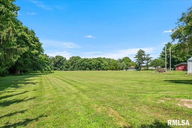 1277 S Wake Road, New Berlin, IL 62670