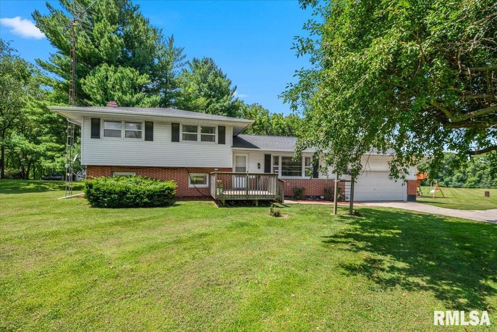 1277 S Wake Road, New Berlin, IL 62670