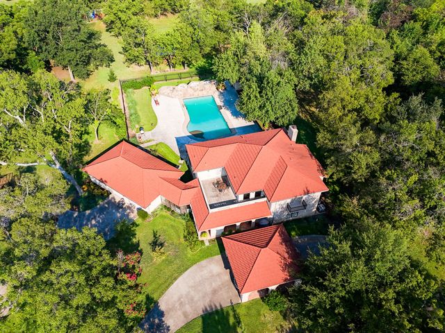 408 Rainey Street, Bonham, TX 75418