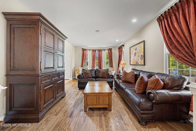 23 Taylors Run, Tinton Falls, NJ 07712