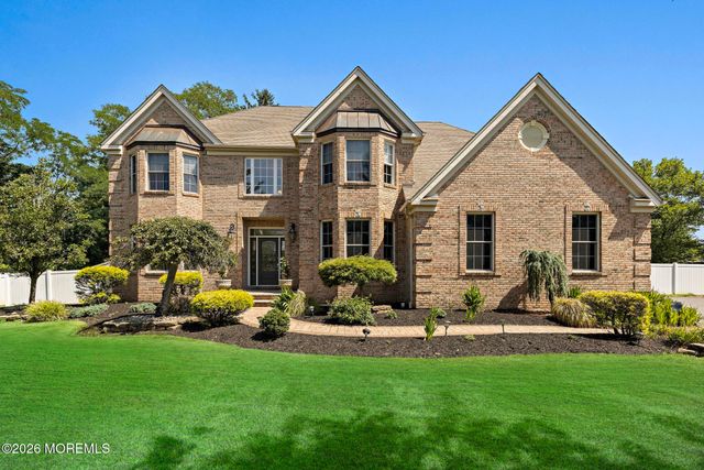 23 Taylors Run, Tinton Falls, NJ 07712