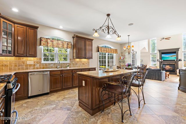 23 Taylors Run, Tinton Falls, NJ 07712