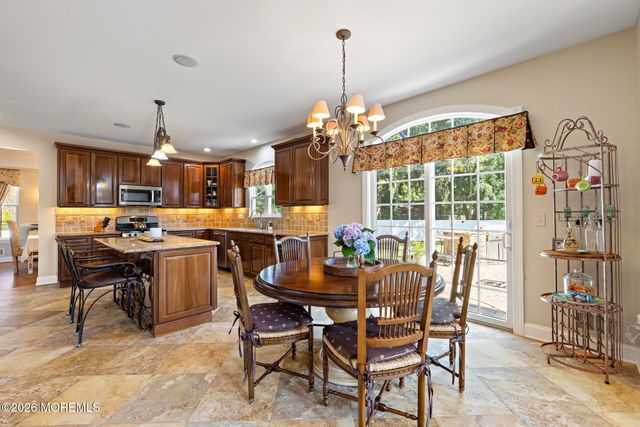 23 Taylors Run, Tinton Falls, NJ 07712