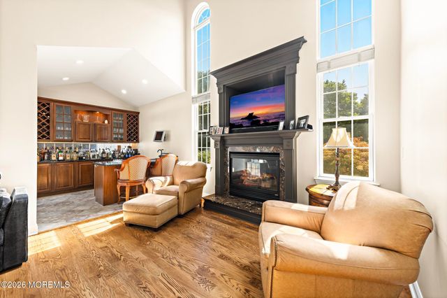 23 Taylors Run, Tinton Falls, NJ 07712