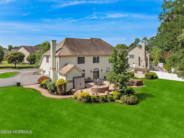 23 Taylors Run, Tinton Falls, NJ 07712