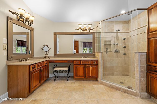 23 Taylors Run, Tinton Falls, NJ 07712