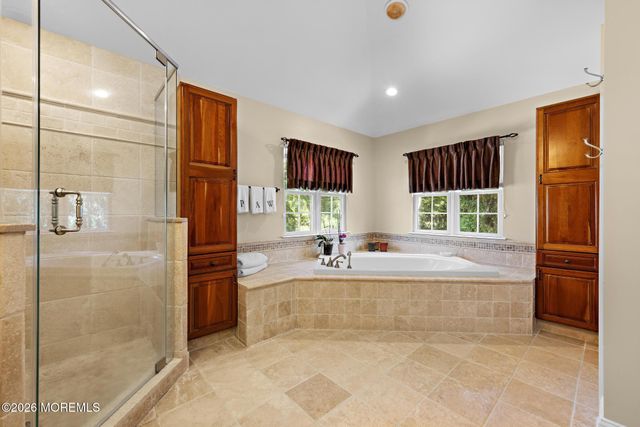23 Taylors Run, Tinton Falls, NJ 07712