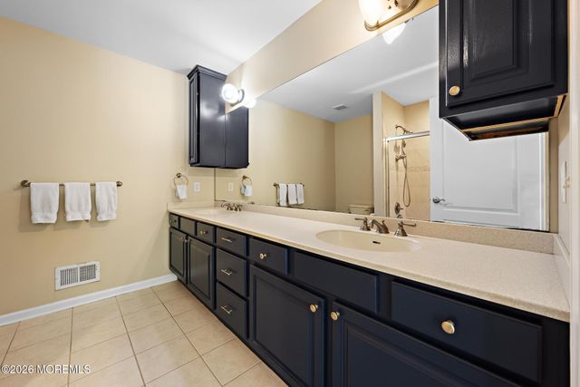 23 Taylors Run, Tinton Falls, NJ 07712