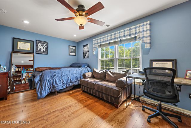 23 Taylors Run, Tinton Falls, NJ 07712
