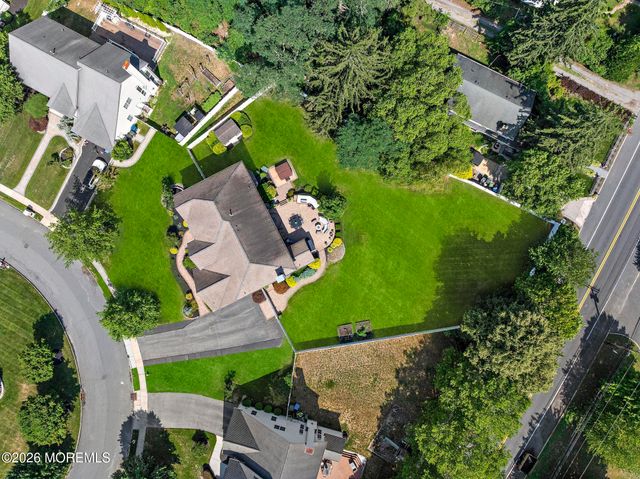 23 Taylors Run, Tinton Falls, NJ 07712