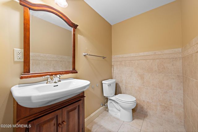 23 Taylors Run, Tinton Falls, NJ 07712