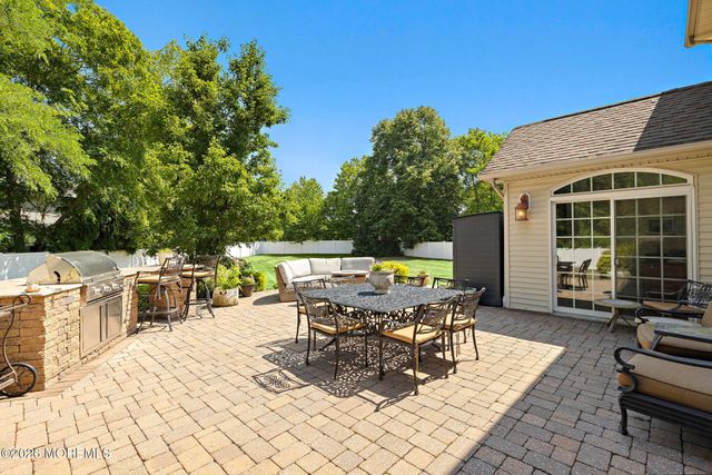 23 Taylors Run, Tinton Falls, NJ 07712